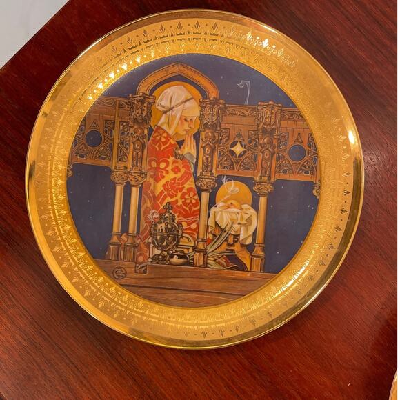 2 Vintage Gold Rimmed Christmas Collection Plates by Artist J.C. Leyendecker - Picture 5 of 6